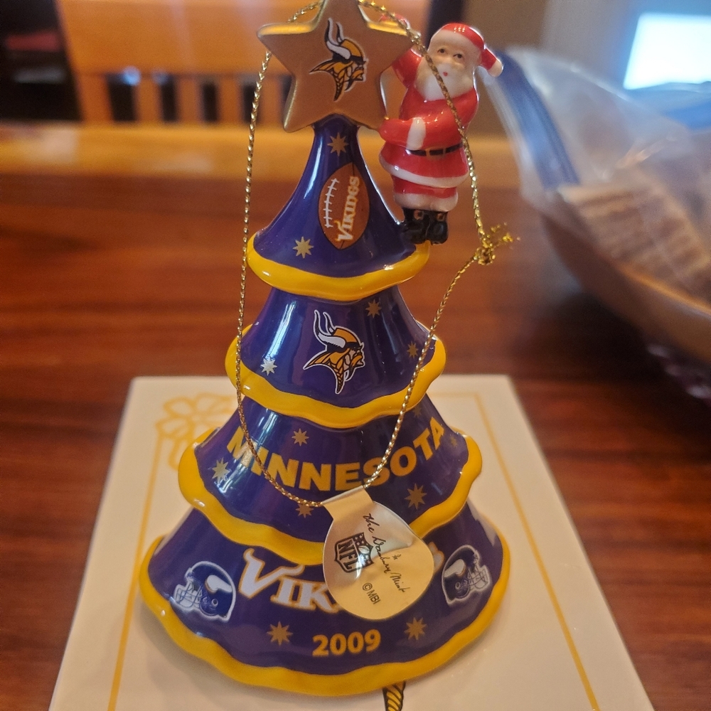 Mint NIB Minnesota Vikings Danbury Mint Christmas tree ornament with tags
